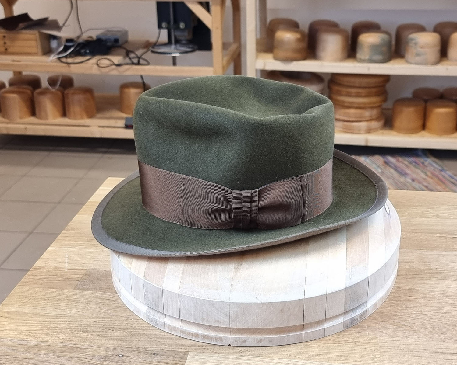 WHIPPET FEDORA | DELUXE RABBIT & HARE BLEND | MOSS GREEN | SIZE 60, US 7 1/2