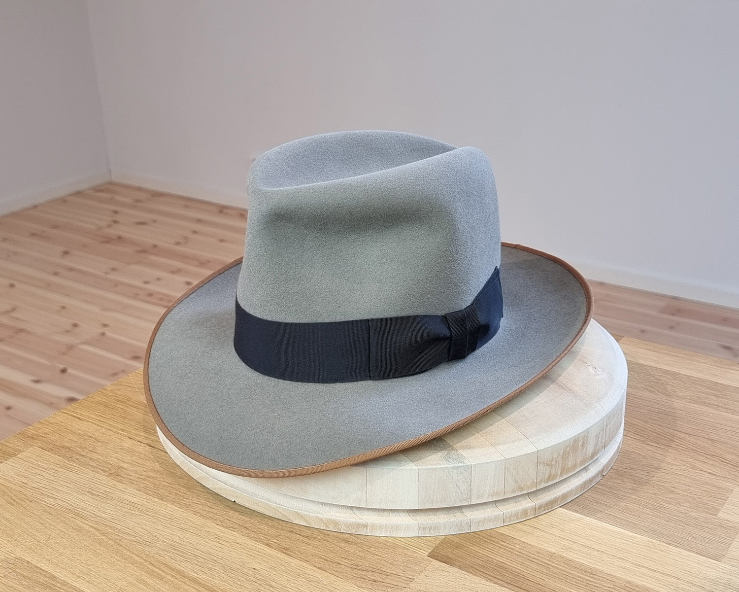 LEIFUR FEDORA | STONE | RABBIT & HARE DELUXE BLEND | SIZE 58, US 7 1/4