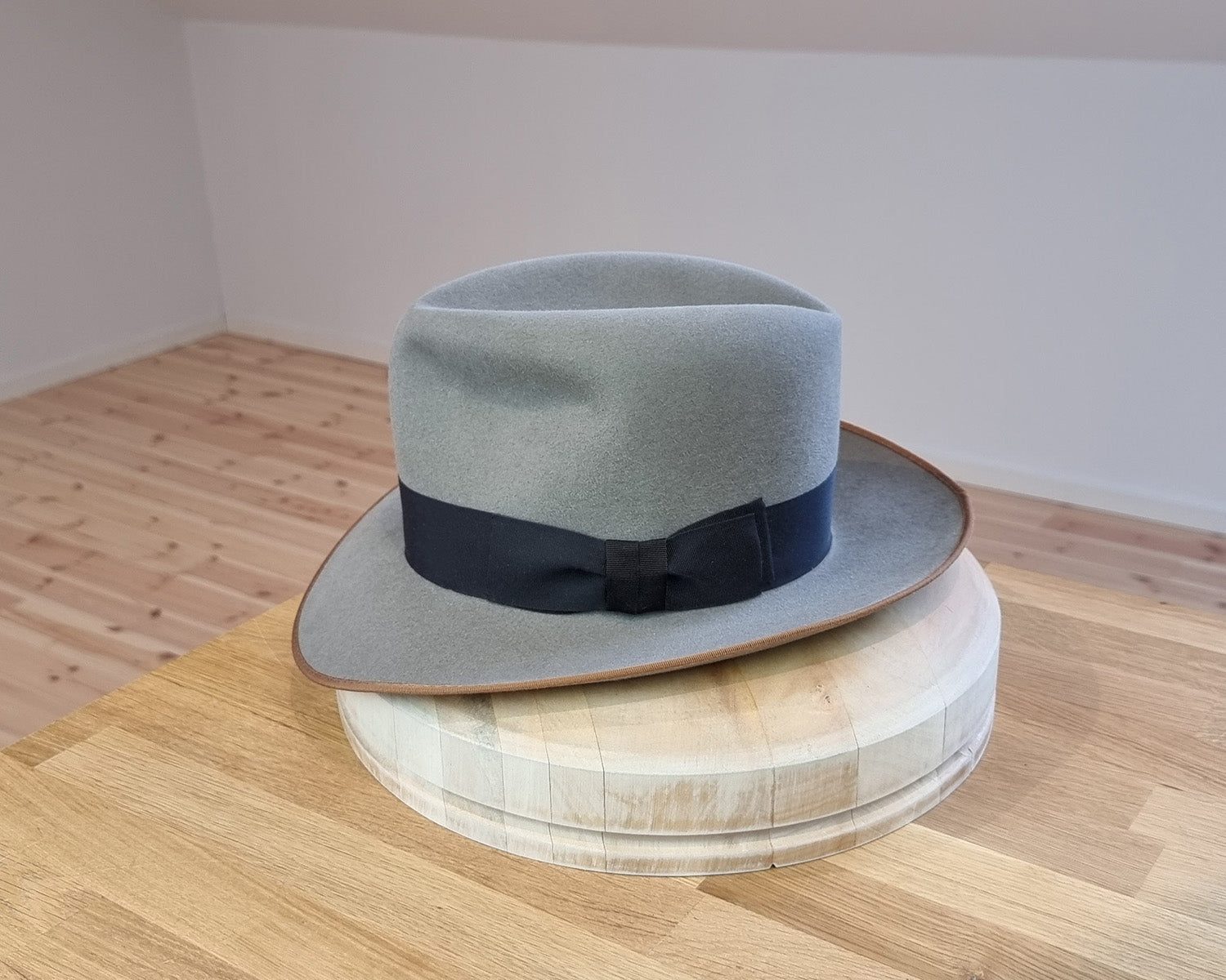 LEIFUR FEDORA | STONE | RABBIT & HARE DELUXE BLEND | SIZE 58, US 7 1/4