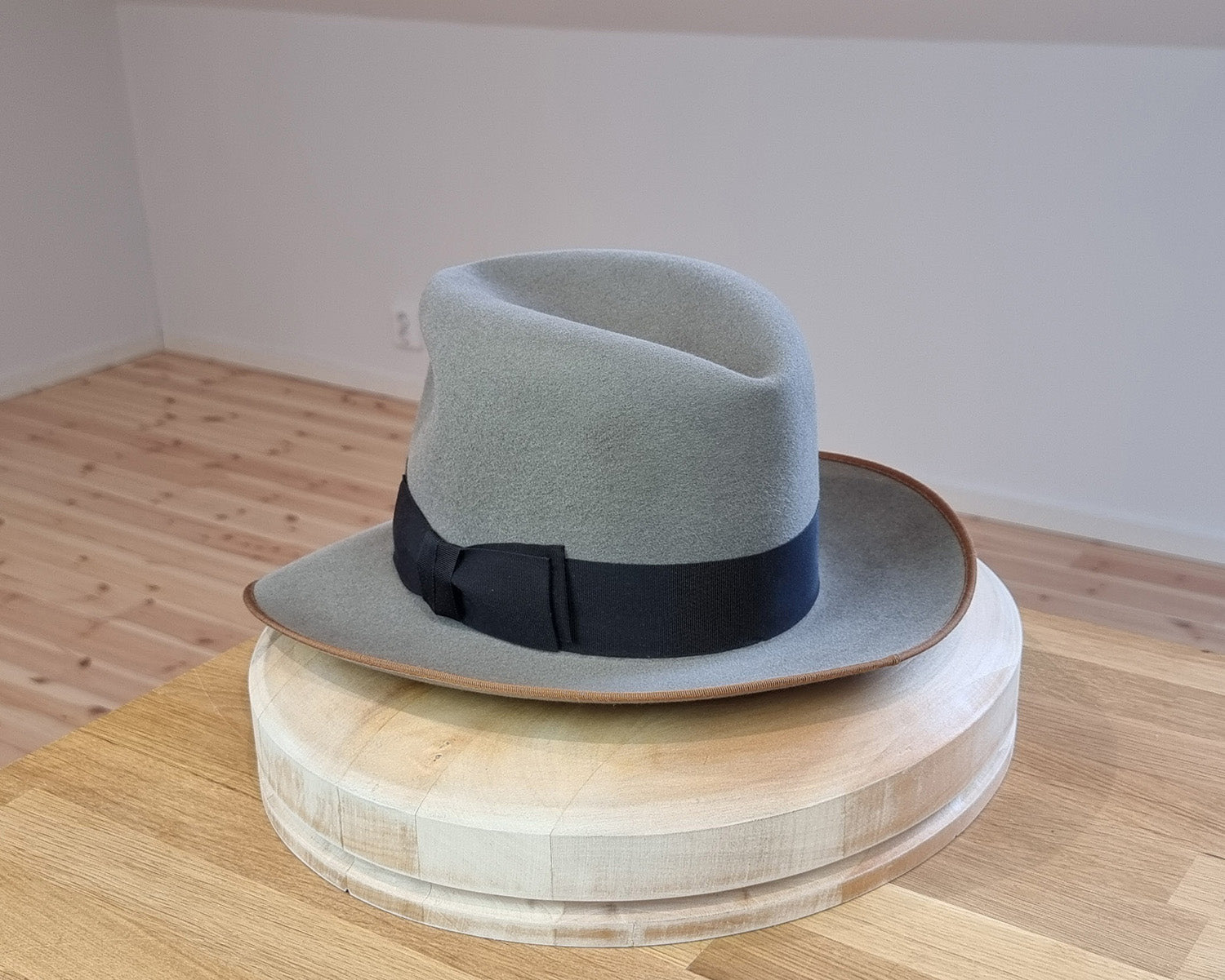 LEIFUR FEDORA | STONE | RABBIT & HARE DELUXE BLEND | SIZE 58, US 7 1/4