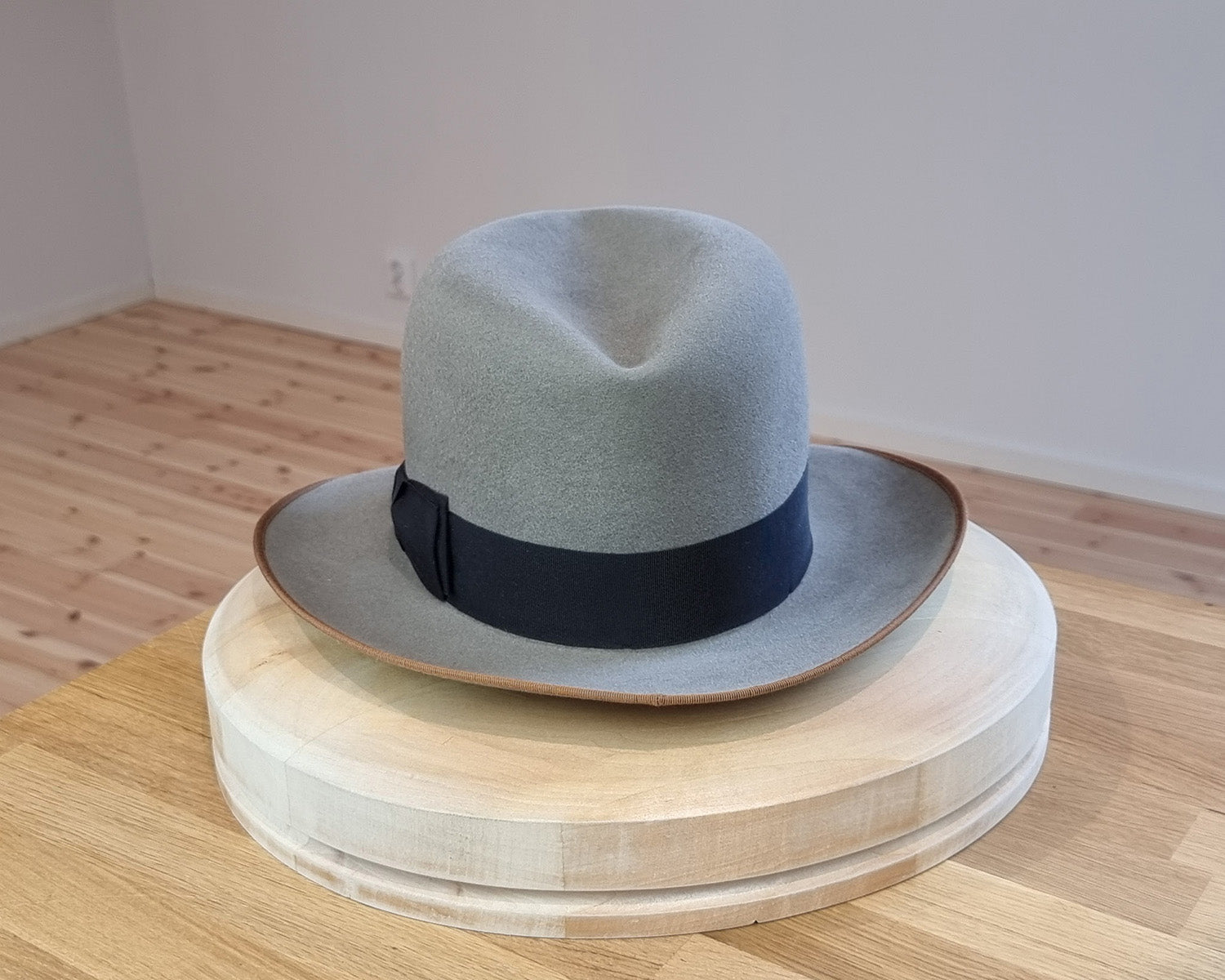 LEIFUR FEDORA | STONE | RABBIT & HARE DELUXE BLEND | SIZE 58, US 7 1/4