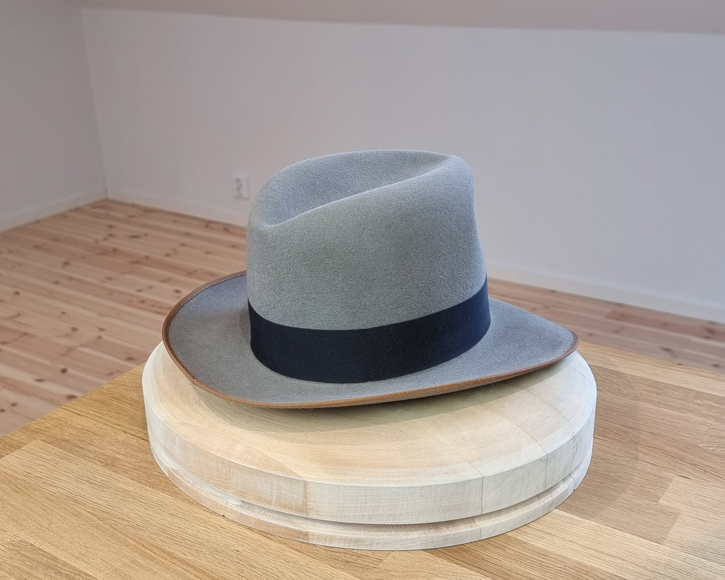 LEIFUR FEDORA | STONE | RABBIT & HARE DELUXE BLEND | SIZE 58, US 7 1/4