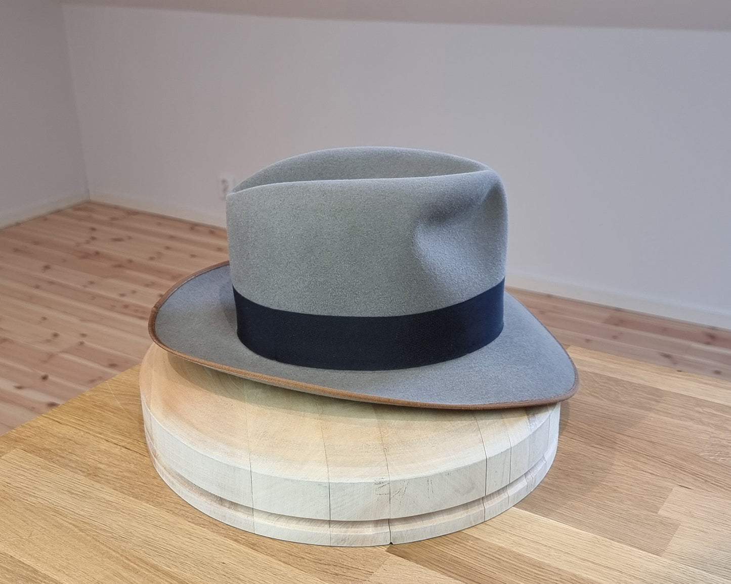 LEIFUR FEDORA | STONE | RABBIT & HARE DELUXE BLEND | SIZE 58, US 7 1/4