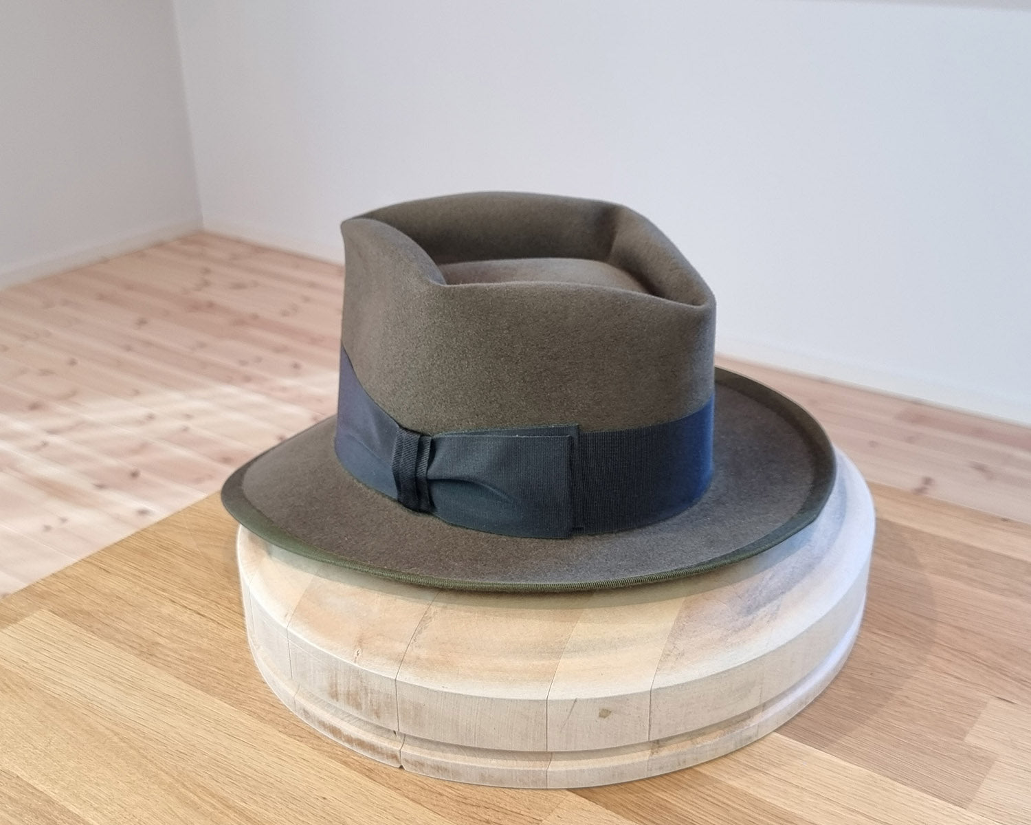 BOGART Maltese Falcon Crease FEDORA | 50X BEAVER BLEND | OLIVE COLOR | SIZE 59, US 7 3/8