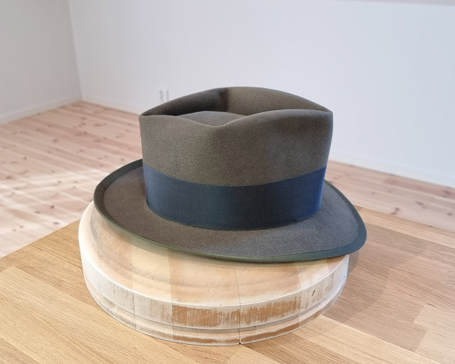 BOGART Maltese Falcon Crease FEDORA | 50X BEAVER BLEND | OLIVE COLOR | SIZE 59, US 7 3/8