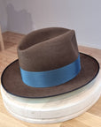 CAGNEY FEDORA | 30X BEAVER BLEND | SABLE BROWN | SIZE 60, US 7 1/2