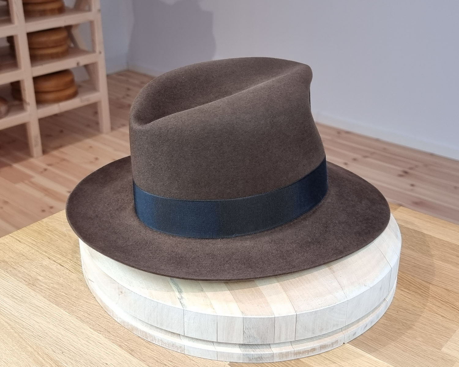 LEIFUR Lucky FEDORA | 50X BEAVER BLEND | SABLE BROWN | SIZE 58, US 7 1/4