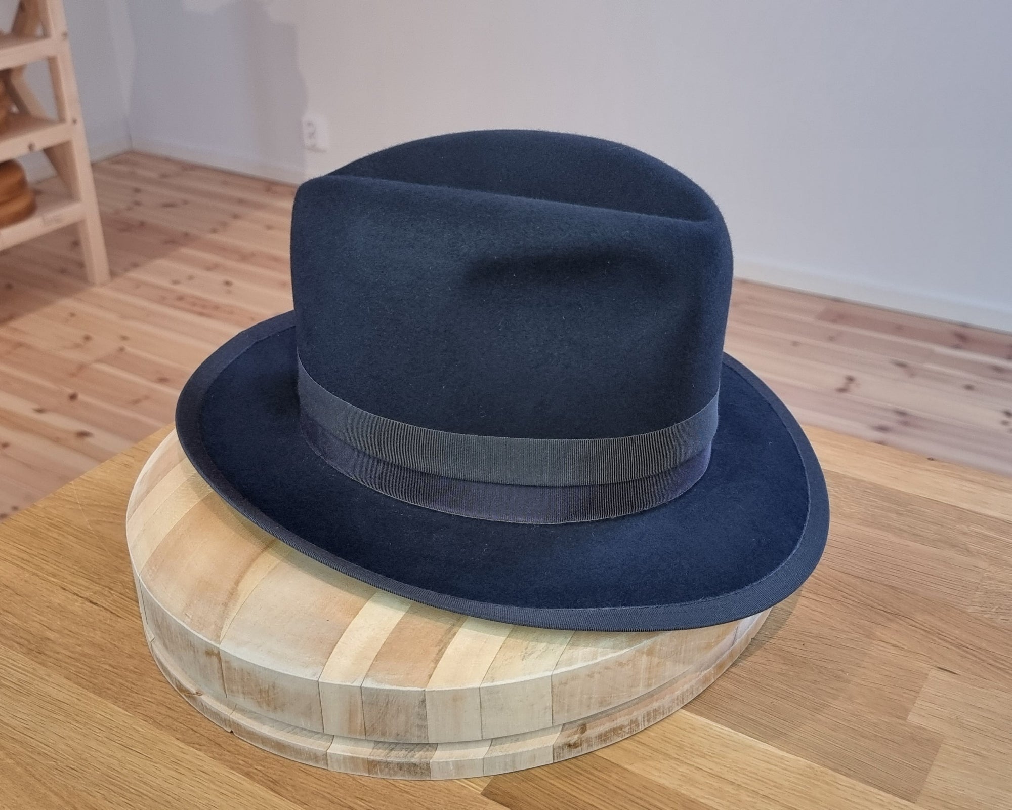 CAGNEY FEDORA | 100X BEAVER | DARK NAVY | SIZE 58, US 7 1/4