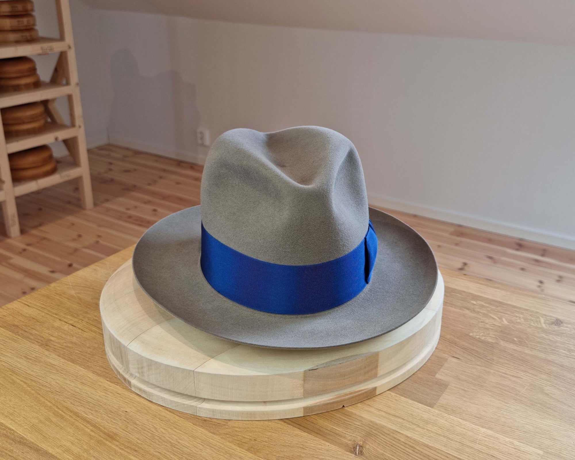 CAGNEY FEDORA | RABBIT & HARE DELUXE BLEND | STONE COLOR | SIZE 60, US 7 1/2