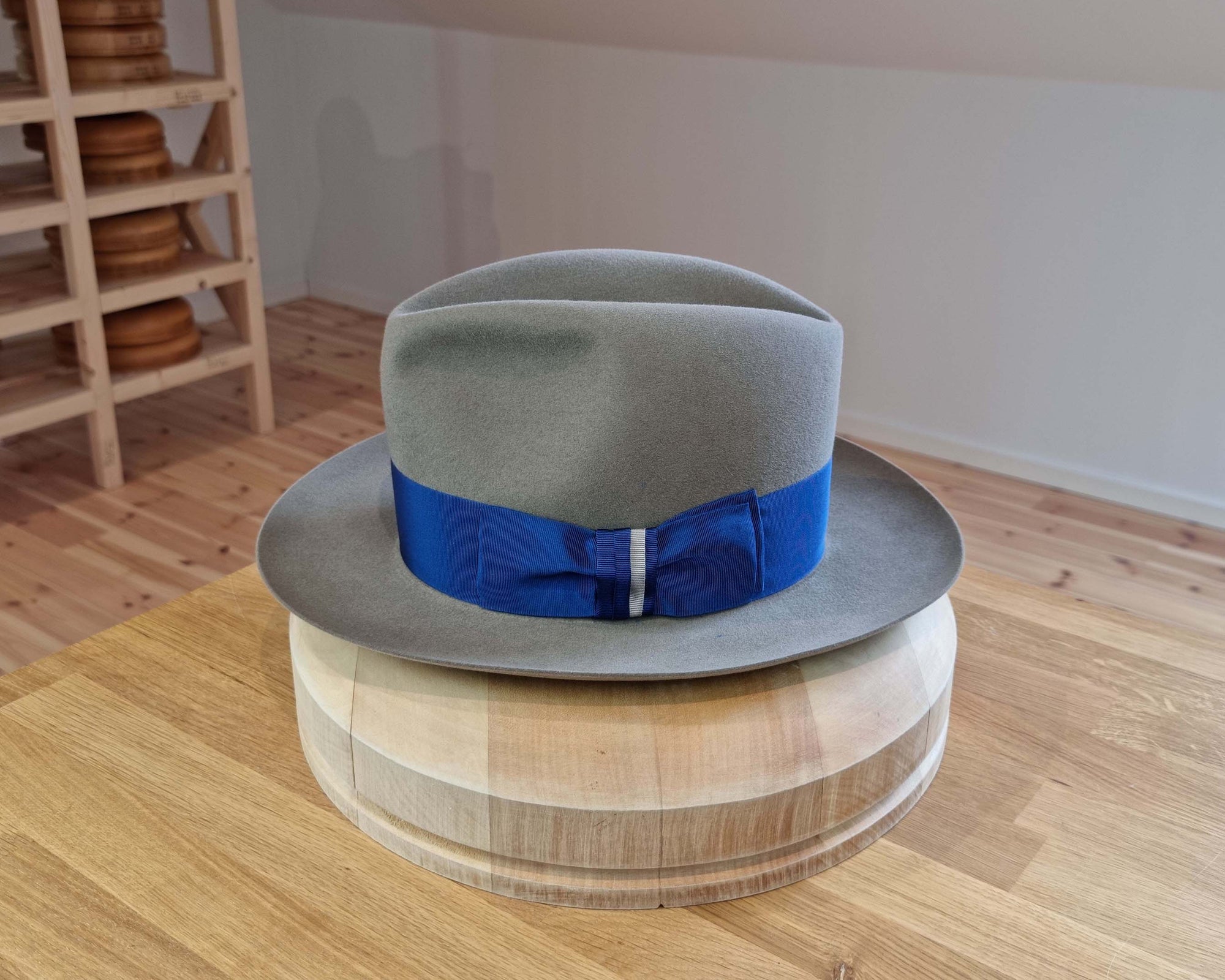 CAGNEY FEDORA | RABBIT & HARE DELUXE BLEND | STONE COLOR | SIZE 60, US 7 1/2