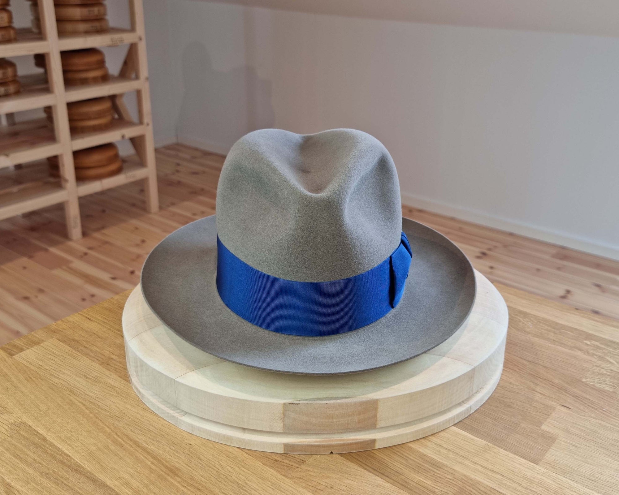 CAGNEY FEDORA | RABBIT & HARE DELUXE BLEND | STONE COLOR | SIZE 60, US 7 1/2