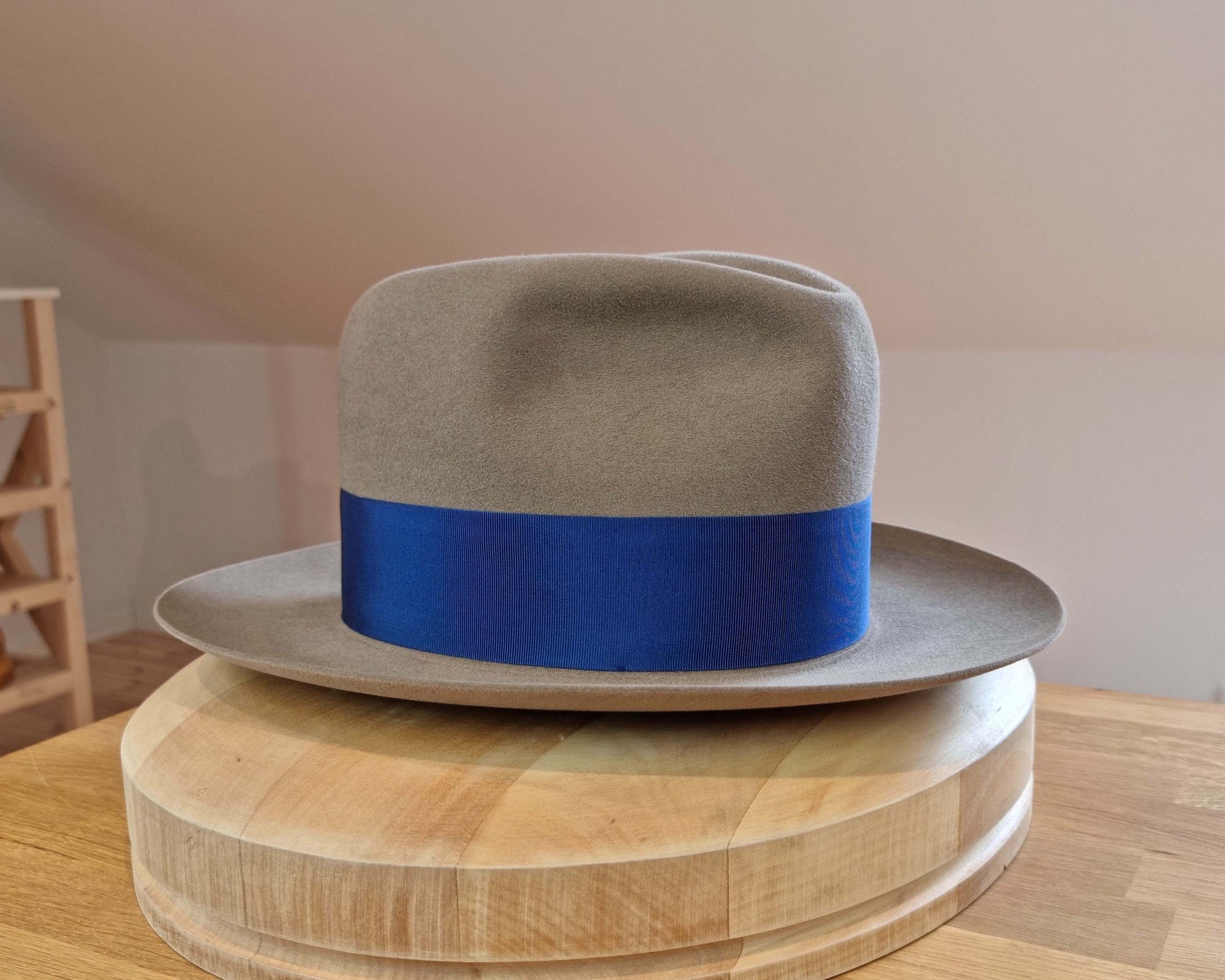 CAGNEY FEDORA | RABBIT & HARE DELUXE BLEND | STONE COLOR | SIZE 60, US 7 1/2