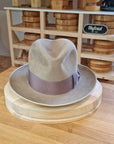 CAGNEY FEDORA | 100X BEAVER | NATURAL COLOR | SIZE 59, US 7 3/8