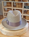 CAGNEY FEDORA | 100X BEAVER | NATURAL COLOR | SIZE 59, US 7 3/8