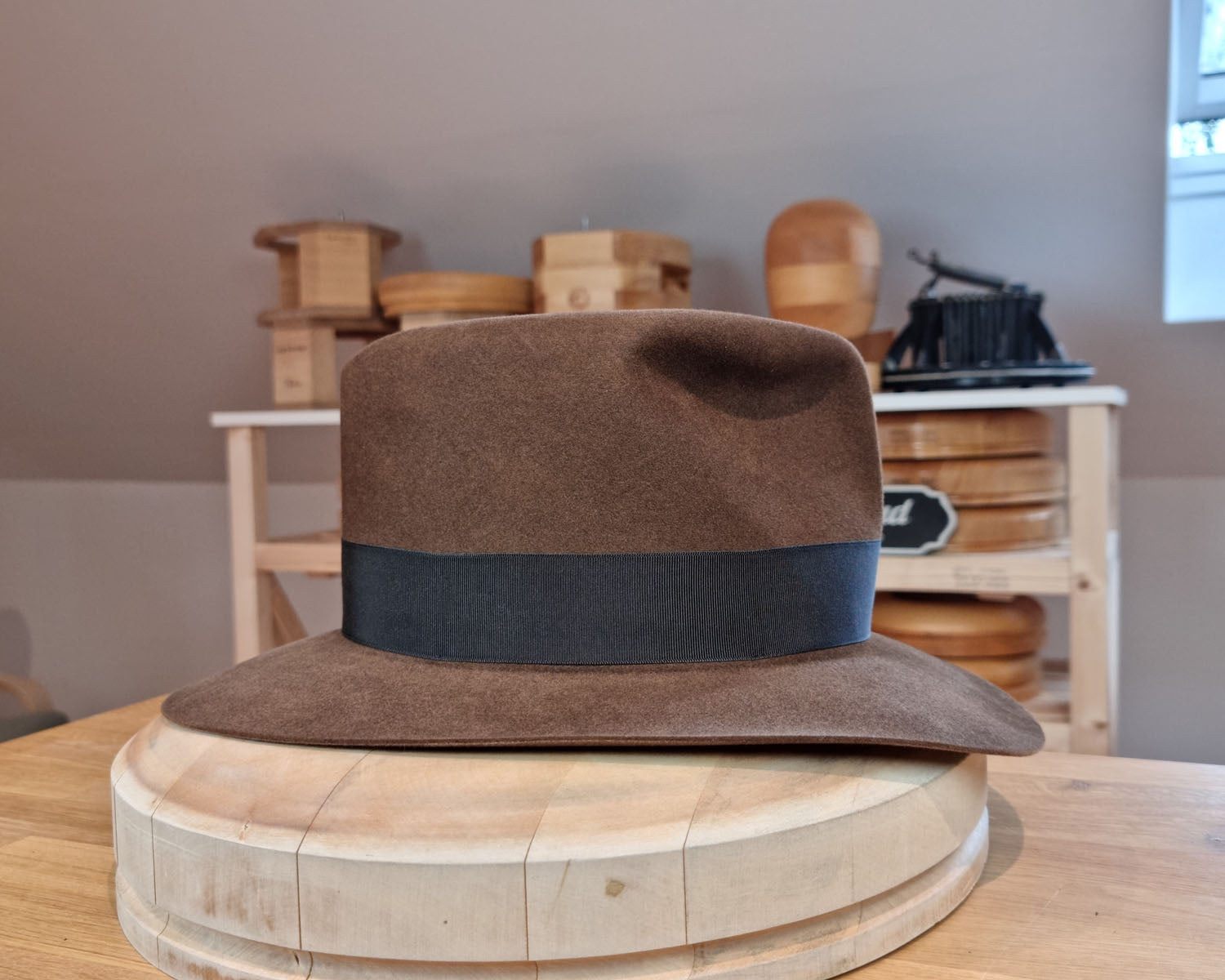 LEIFUR Lucky FEDORA | 50X BEAVER BLEND | SABLE BROWN | SIZE 59, US 7 3/8