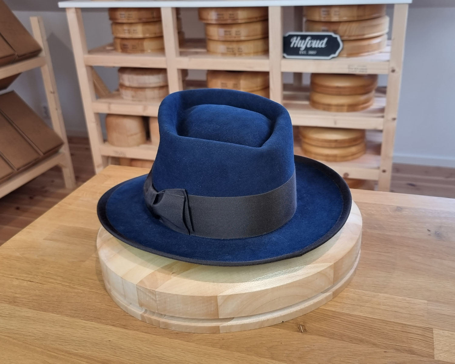 BOGART Maltese Falcon FEDORA | 100X NUTRIA | MIDNIGHT BLUE | SIZE 61, US 7 5/8