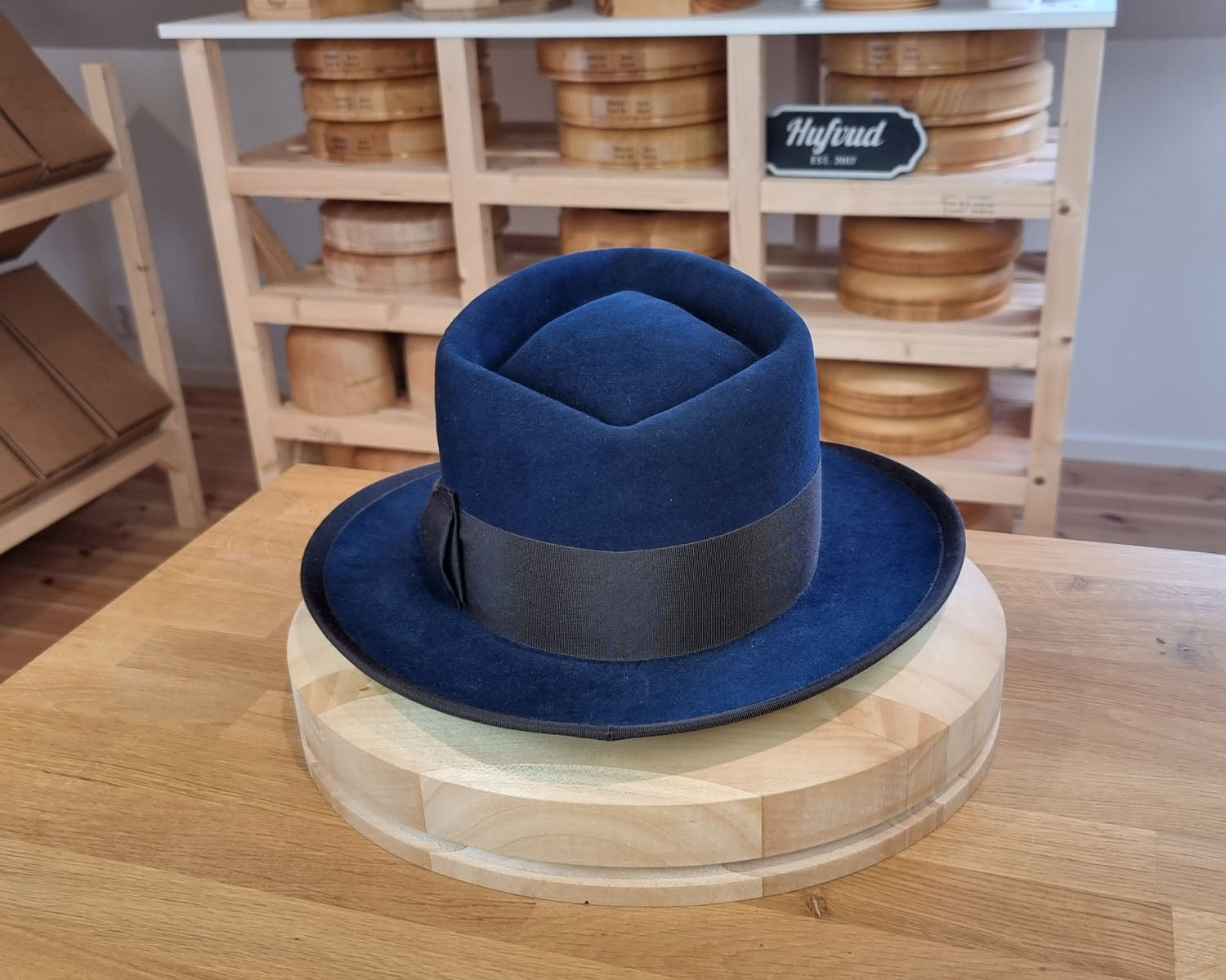BOGART Maltese Falcon FEDORA | 100X NUTRIA | MIDNIGHT BLUE | SIZE 61, US 7 5/8