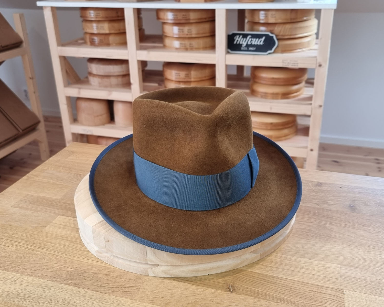 WHIPPET FEDORA | 100X NUTRIA | BROWN SUGAR COLOR | SIZE 59, US 7 3/8