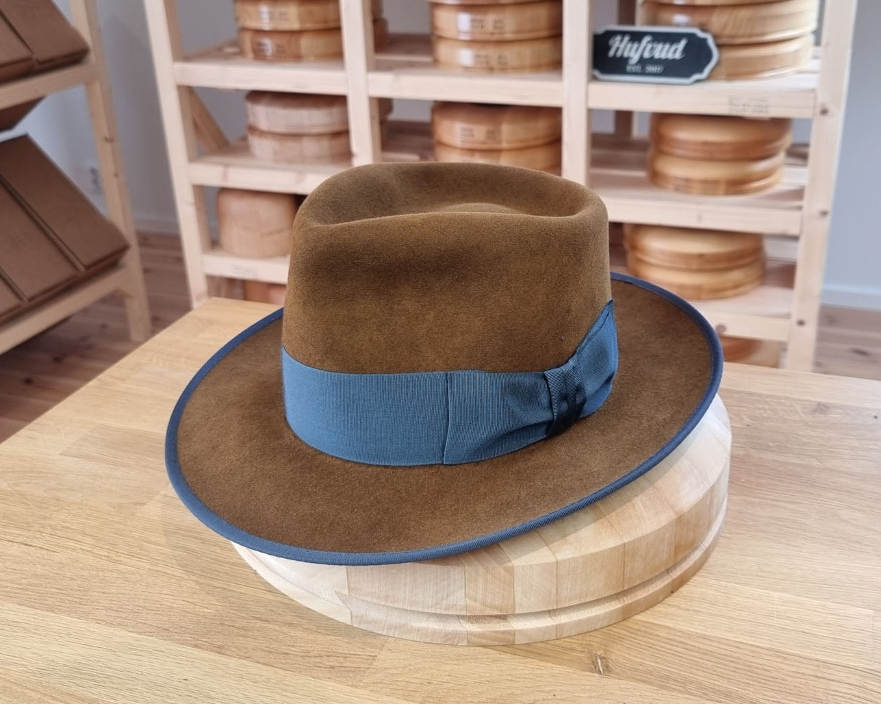 WHIPPET FEDORA | 100X NUTRIA | BROWN SUGAR COLOR | SIZE 59, US 7 3/8