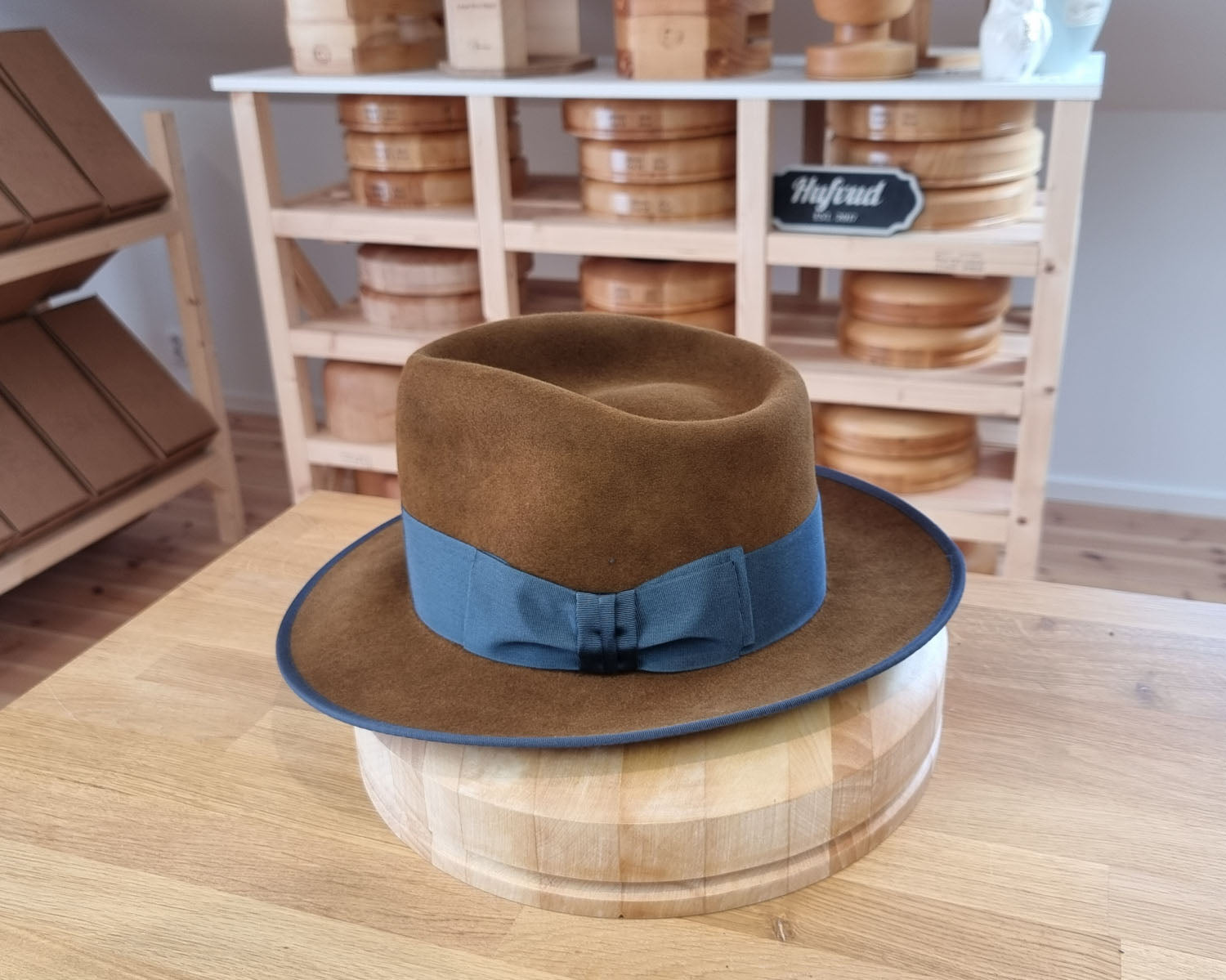 WHIPPET FEDORA | 100X NUTRIA | BROWN SUGAR COLOR | SIZE 59, US 7 3/8