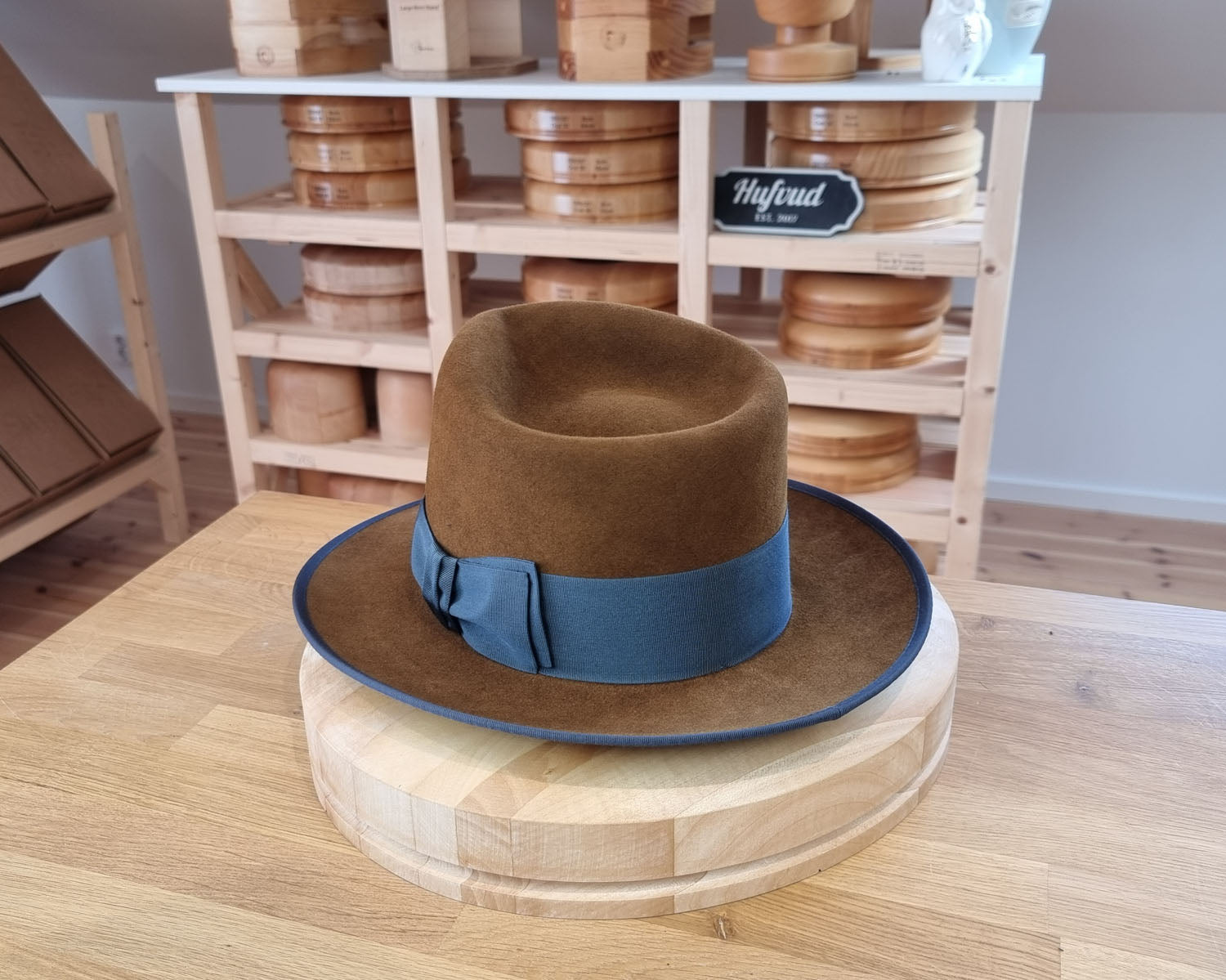WHIPPET FEDORA | 100X NUTRIA | BROWN SUGAR COLOR | SIZE 59, US 7 3/8