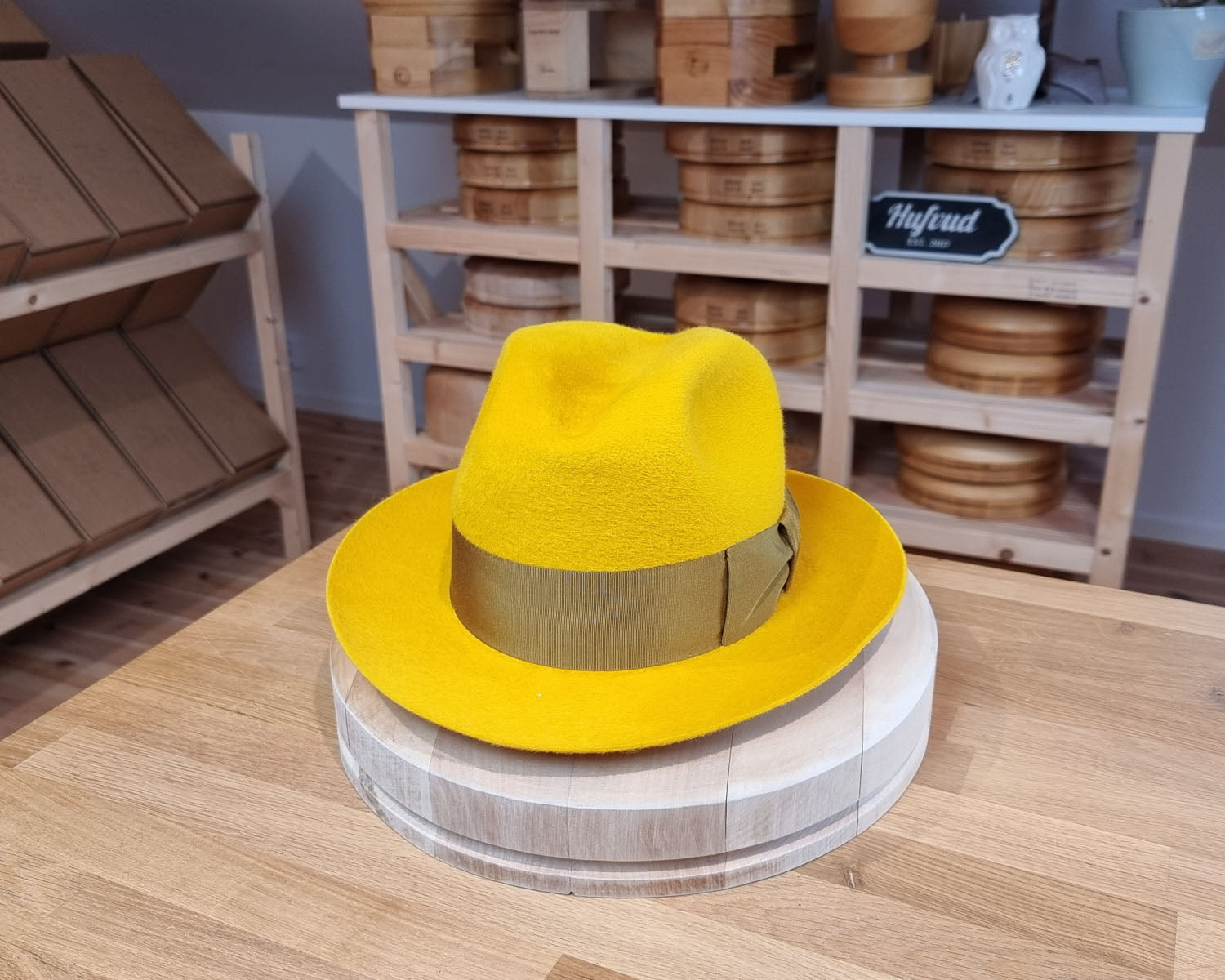 FLOKI FEDORA | RABBIT DELUXE VELOUR FELT | MUSTARD COLOR | SIZE 60, US 7 1/2