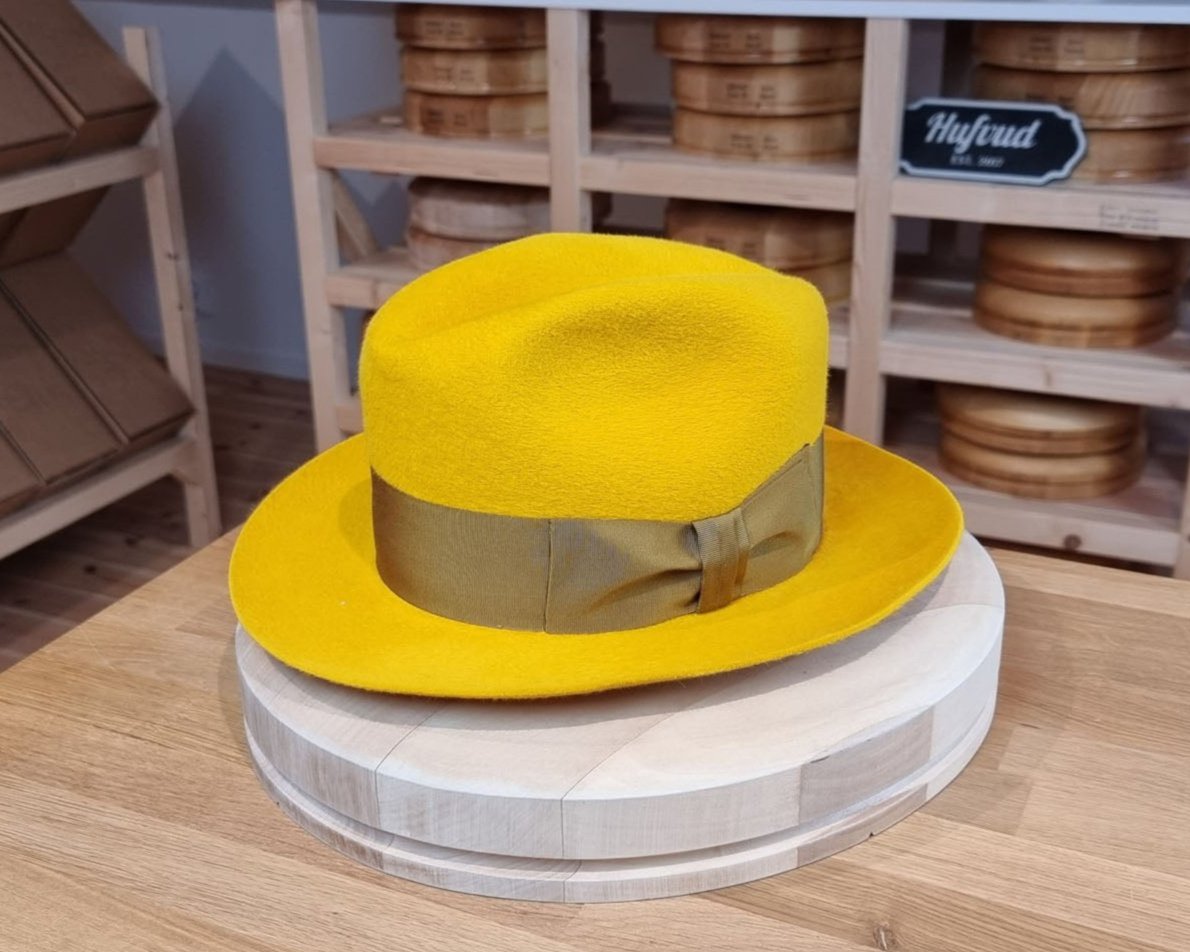 FLOKI FEDORA | RABBIT DELUXE VELOUR FELT | MUSTARD COLOR | SIZE 60, US 7 1/2