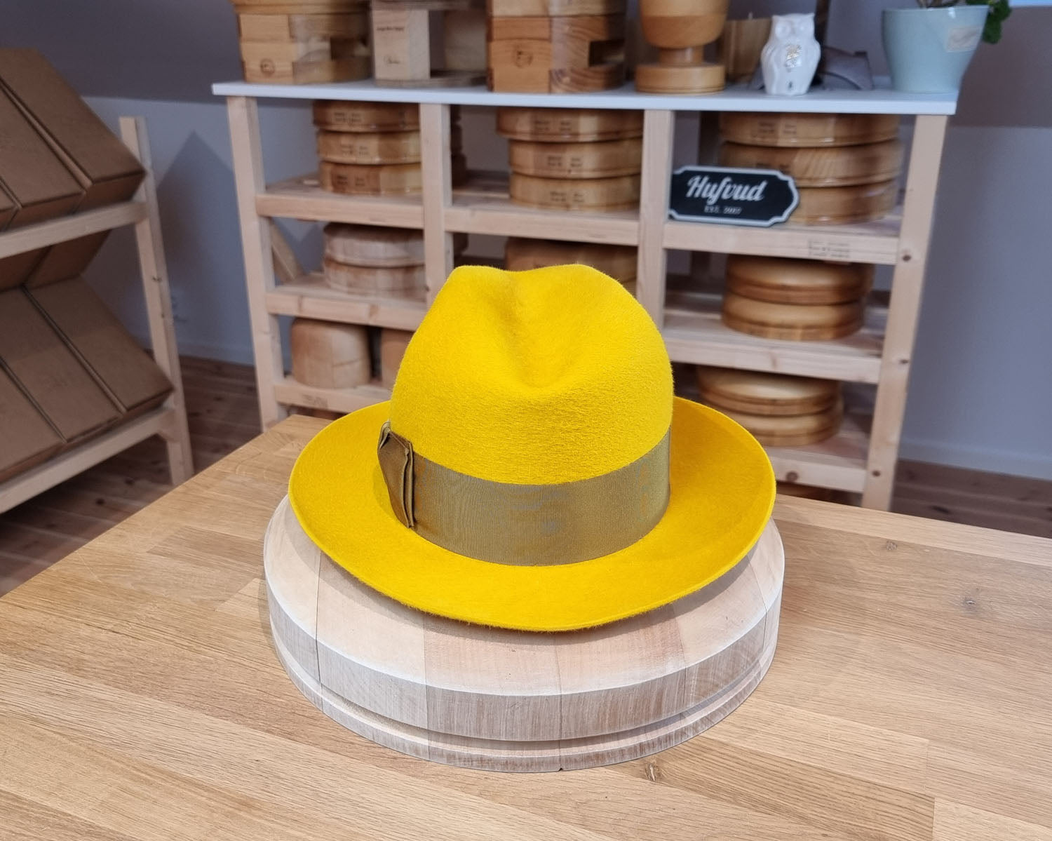 FLOKI FEDORA | RABBIT DELUXE VELOUR FELT | MUSTARD COLOR | SIZE 60, US 7 1/2