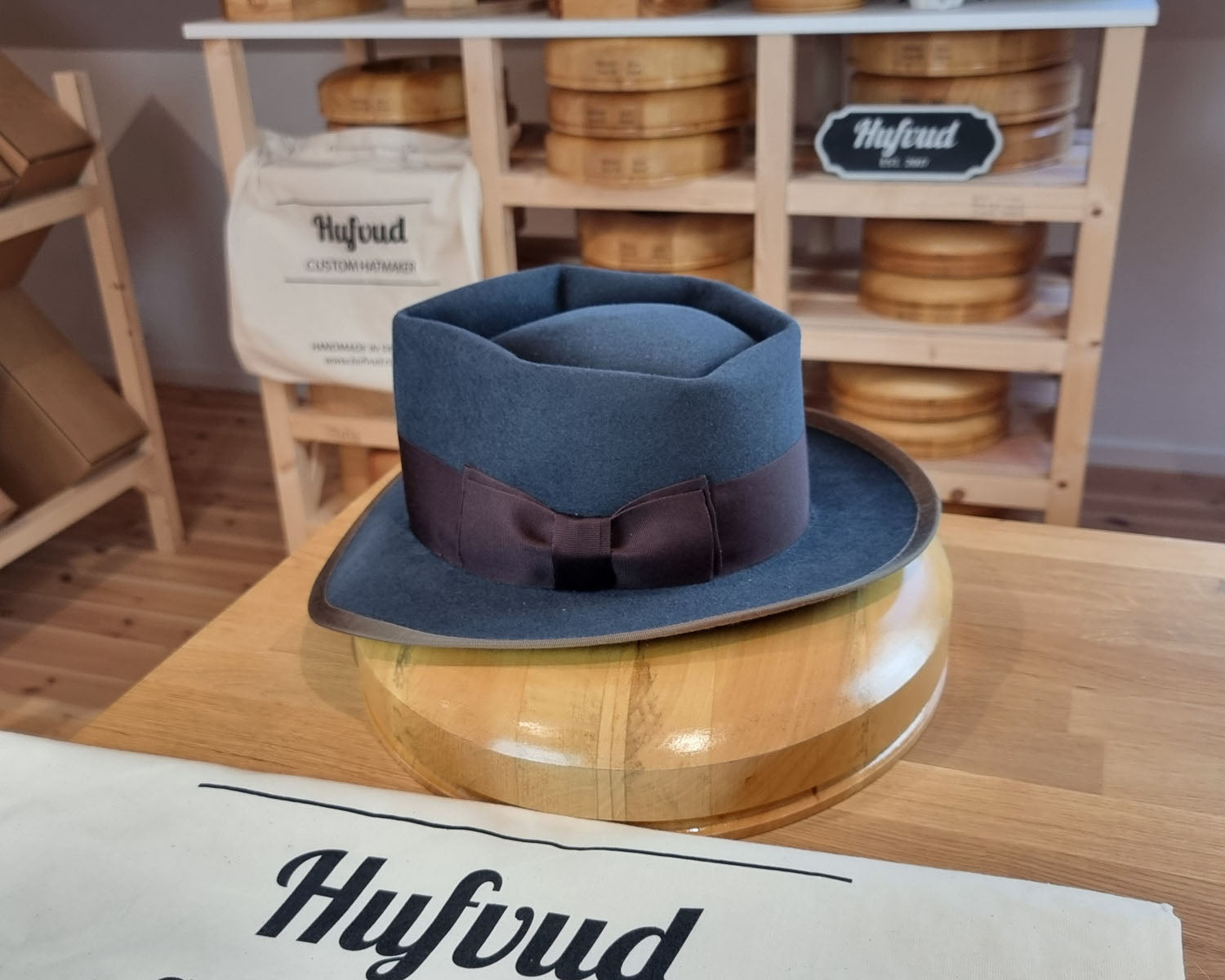 HAT OF THE YEAR: Mr Soft Touch Bash | RABBIT & HARE DELUXE BLEND | OCEAN COLOR | LONG OVAL | SIZE 57, US 7 1/8