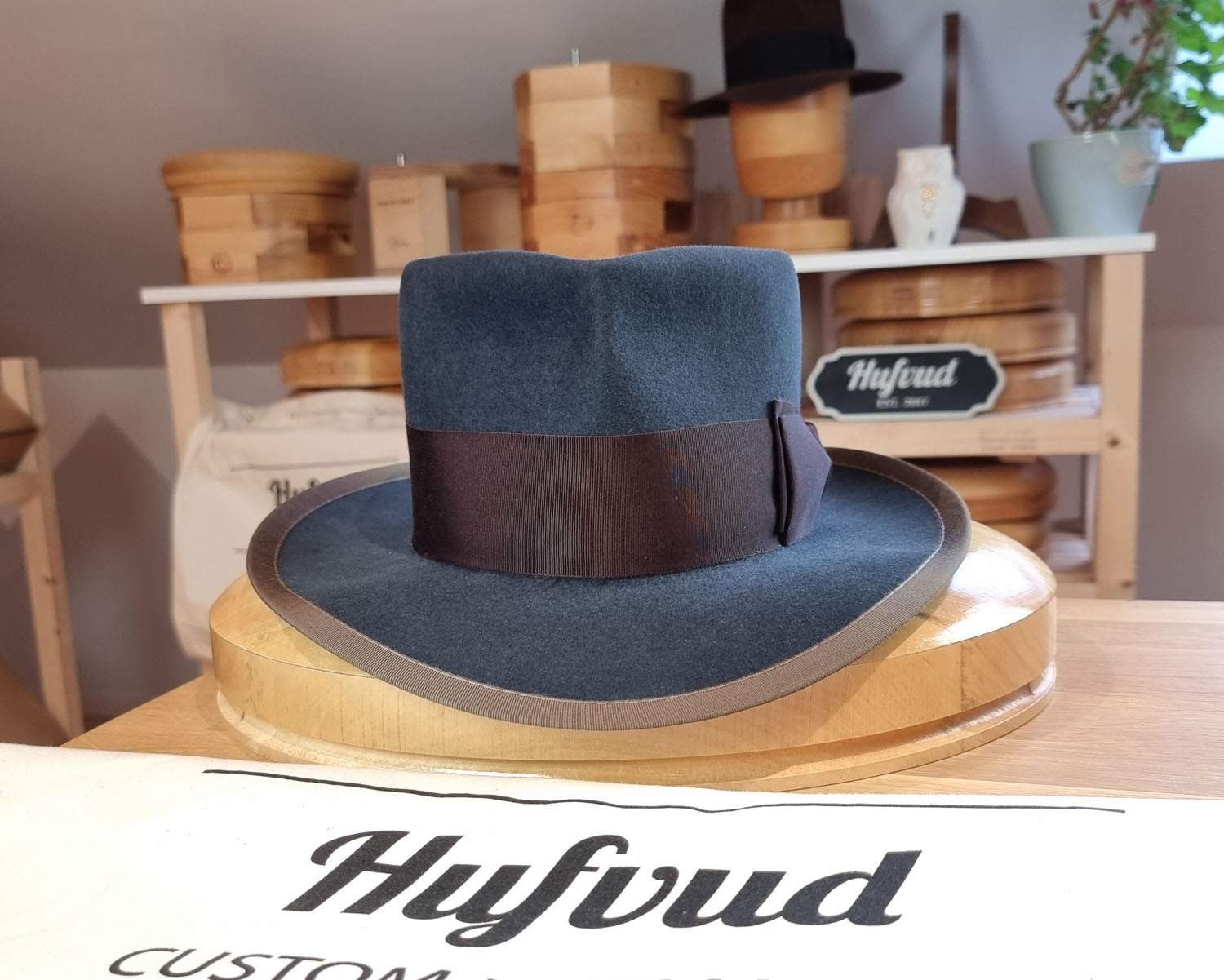 HAT OF THE YEAR: Mr Soft Touch Bash | RABBIT & HARE DELUXE BLEND | OCEAN COLOR | LONG OVAL | SIZE 57, US 7 1/8