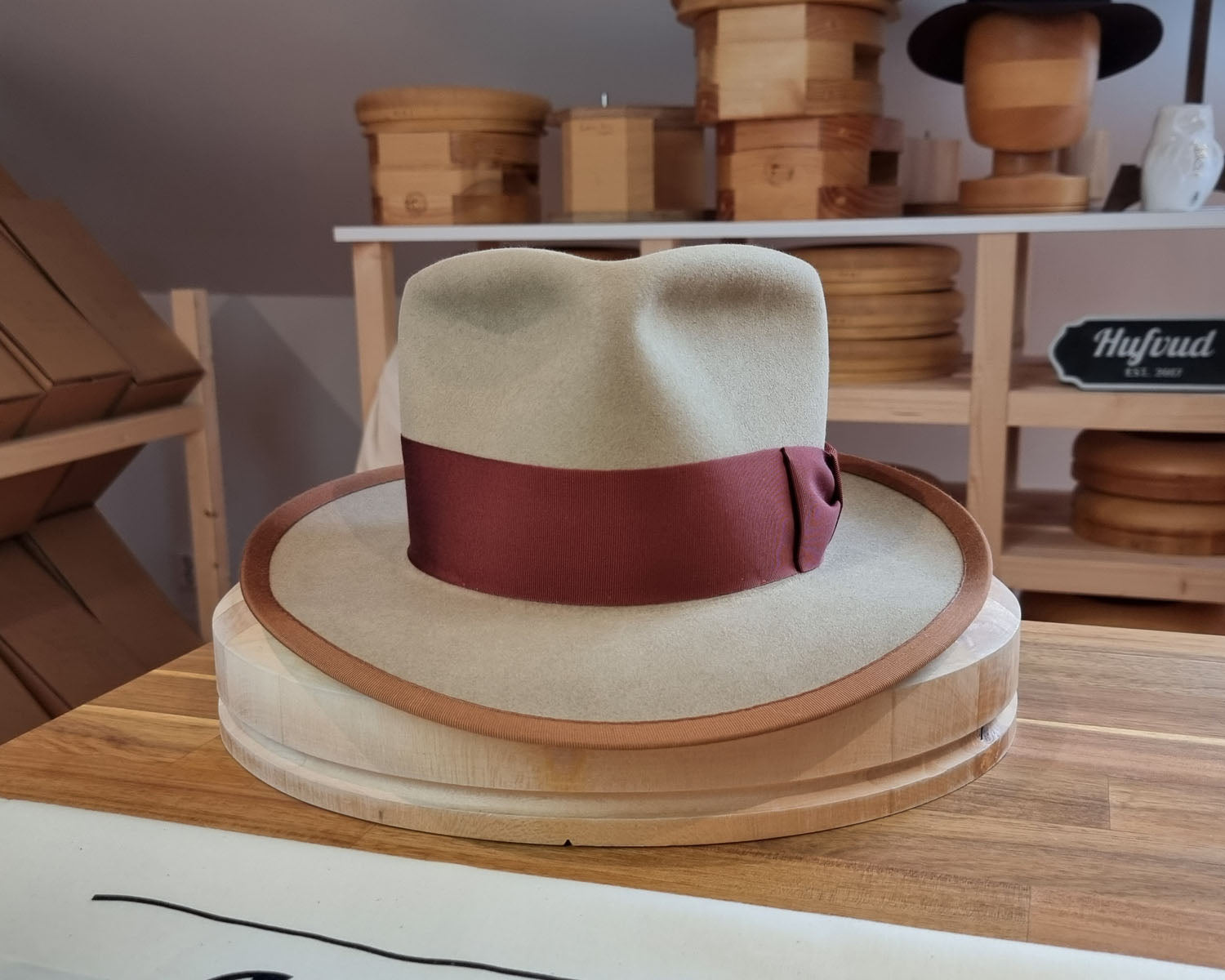 WHIPPET FEDORA | BEAVER FIFTY | FAWN COLOR | SIZE 60, US 7 1/2