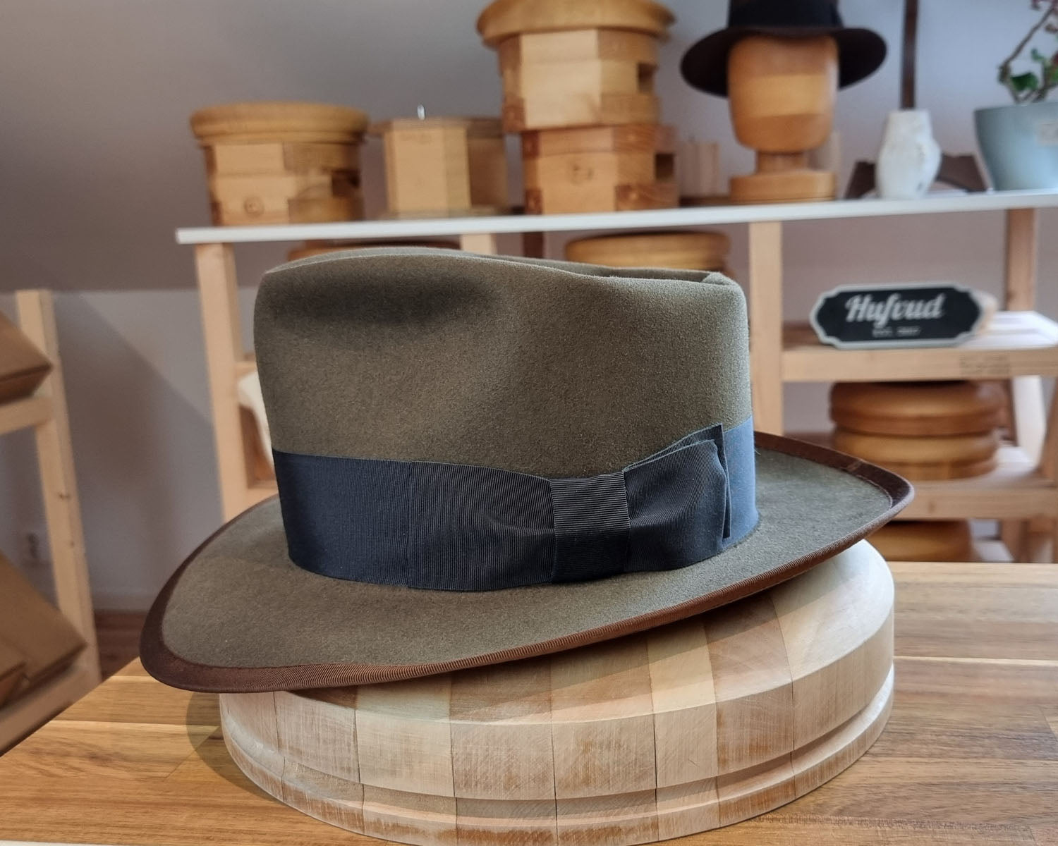 WHIPPET FEDORA | BEAVER FIFTY | OLIVE GREEN COLOR | SIZE 62, US 7 3/4