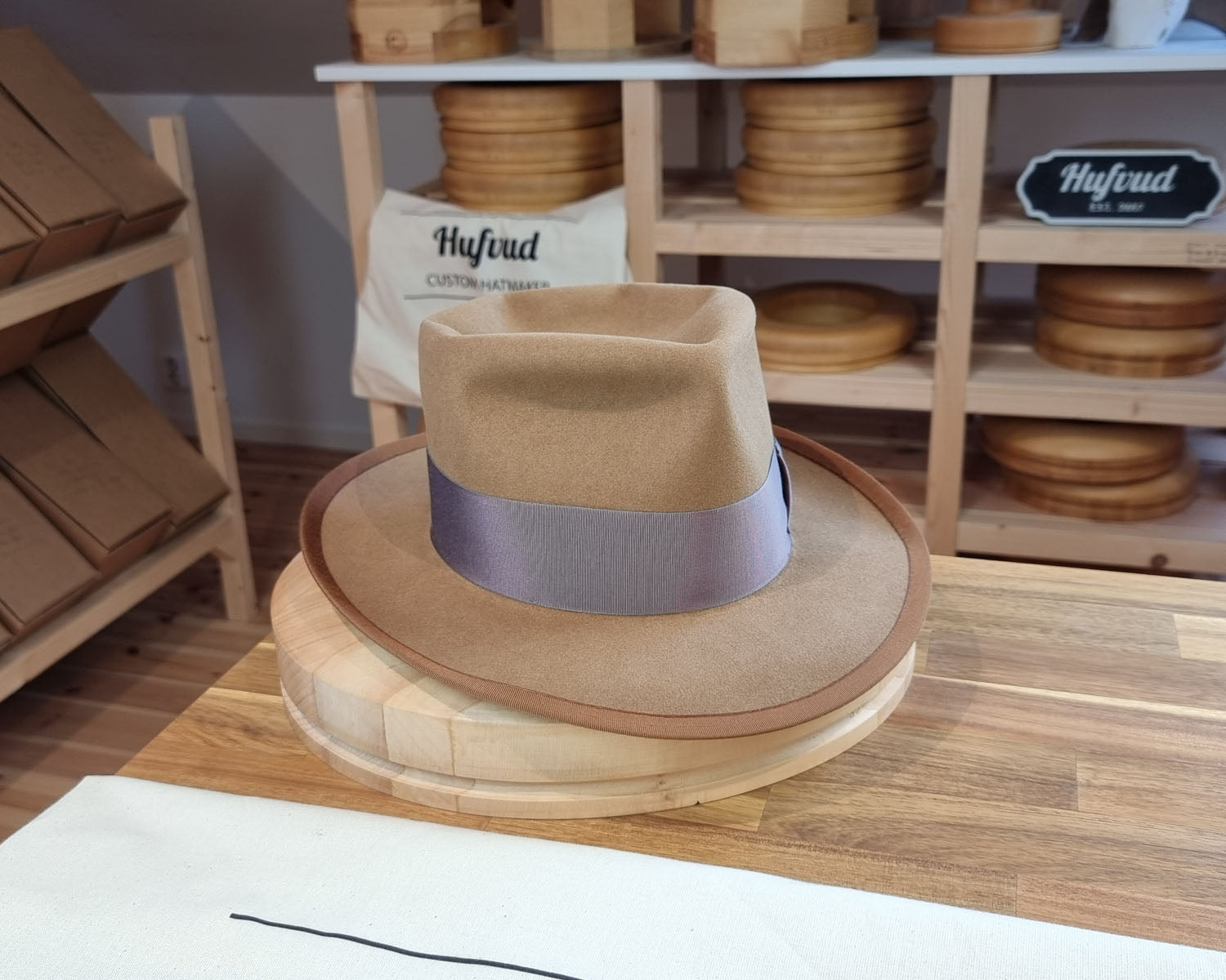 WHIPPET FEDORA | BEAVER FIFTY | CAMEL COLOR | SIZE 59, US 7 3/8