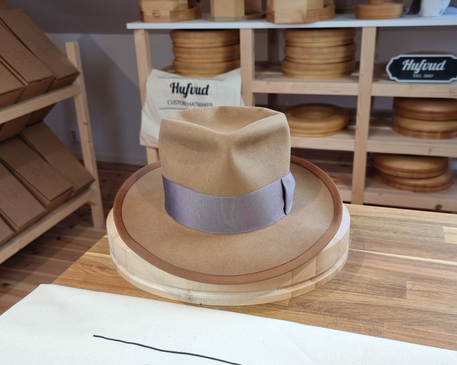 WHIPPET FEDORA | BEAVER FIFTY | CAMEL COLOR | SIZE 59, US 7 3/8