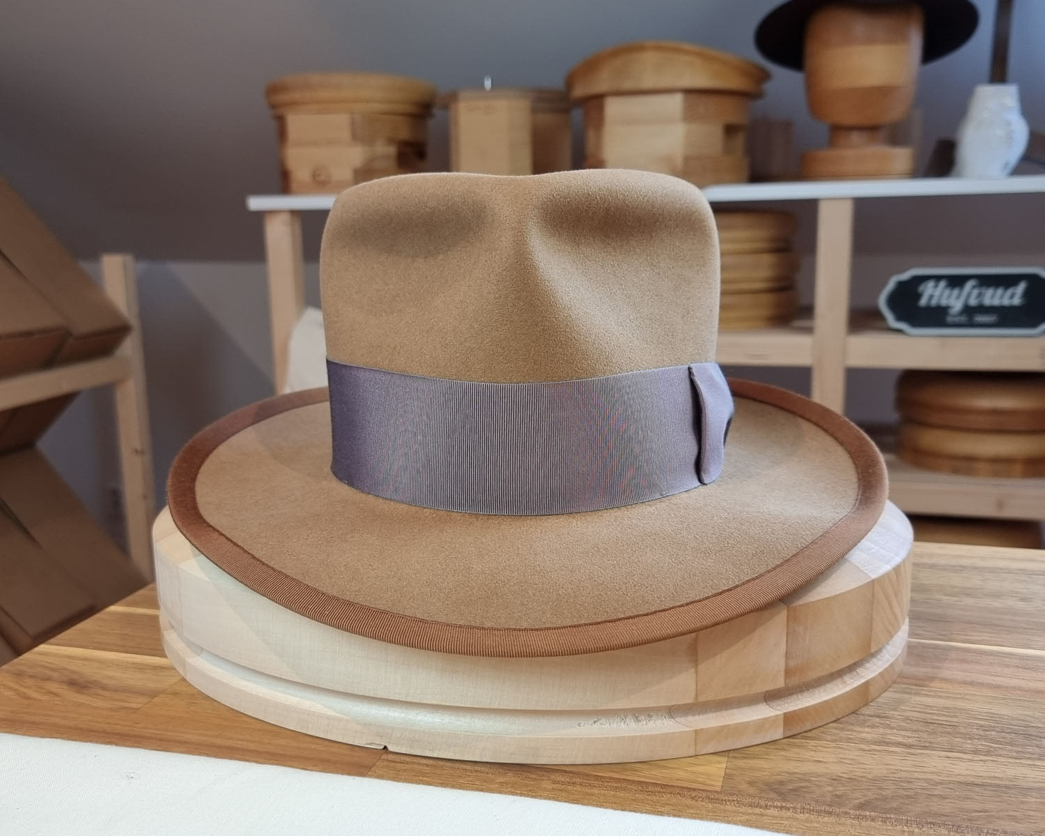 WHIPPET FEDORA | BEAVER FIFTY | CAMEL COLOR | SIZE 59, US 7 3/8