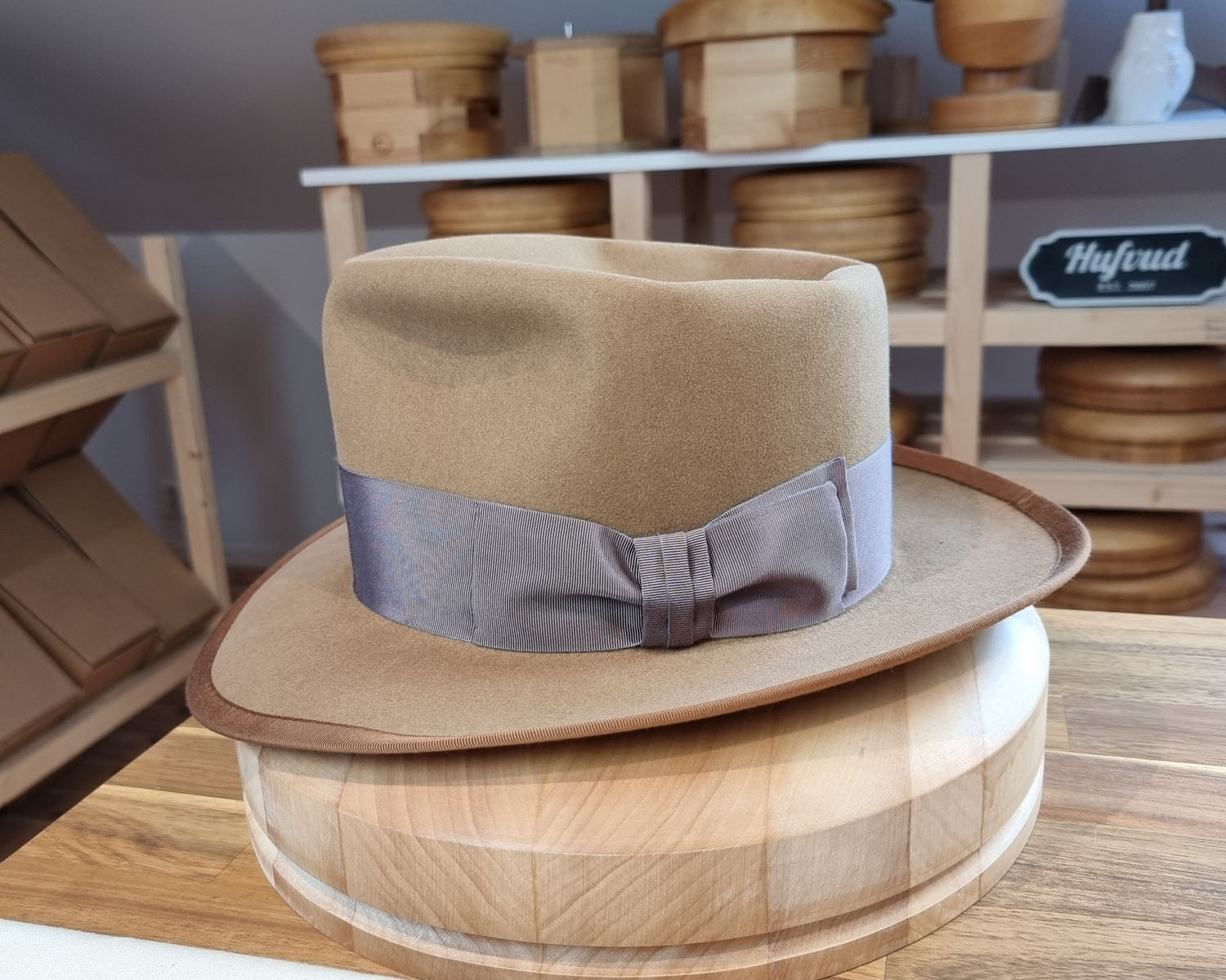 WHIPPET FEDORA | BEAVER FIFTY | CAMEL COLOR | SIZE 59, US 7 3/8