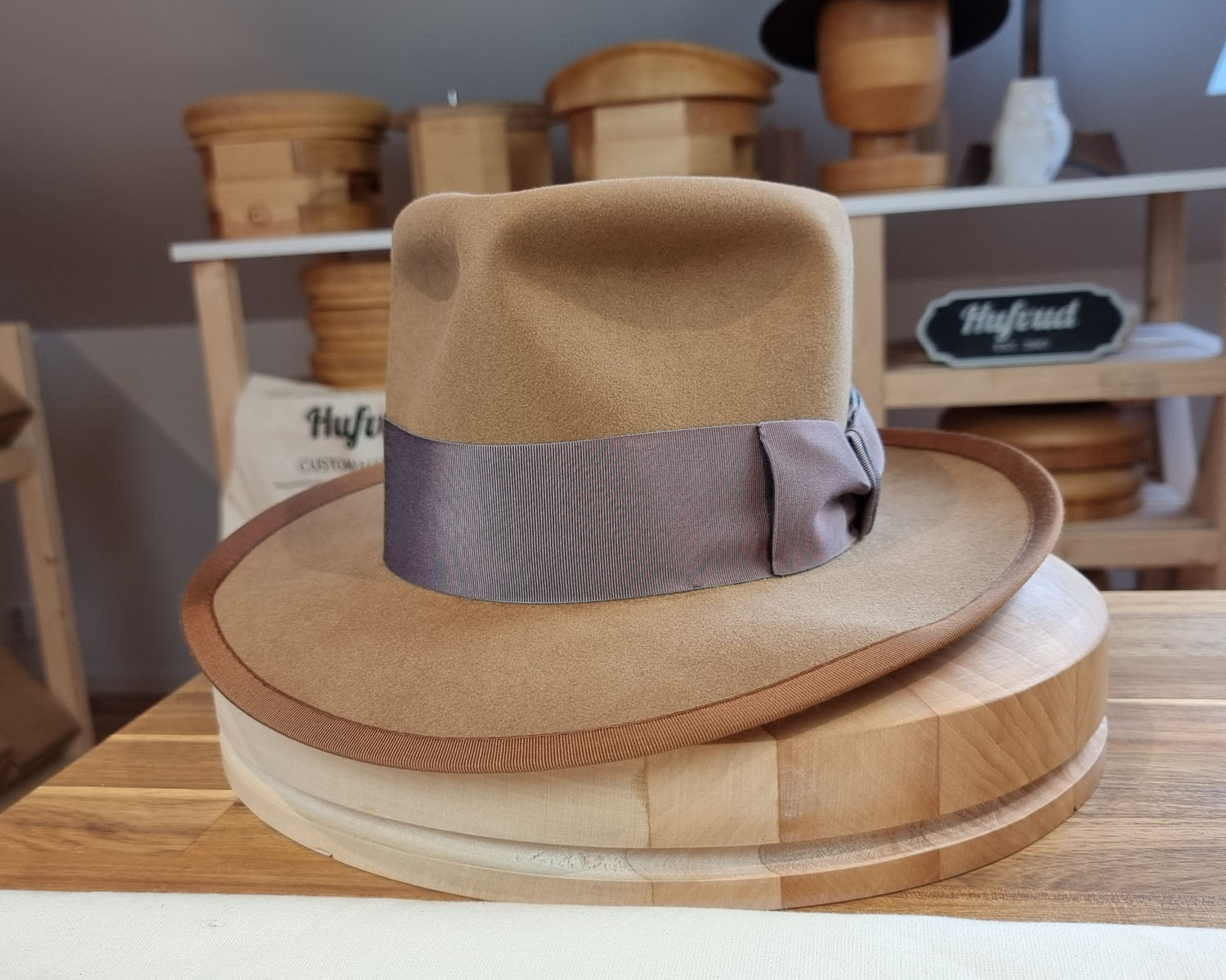 WHIPPET FEDORA | BEAVER FIFTY | CAMEL COLOR | SIZE 59, US 7 3/8