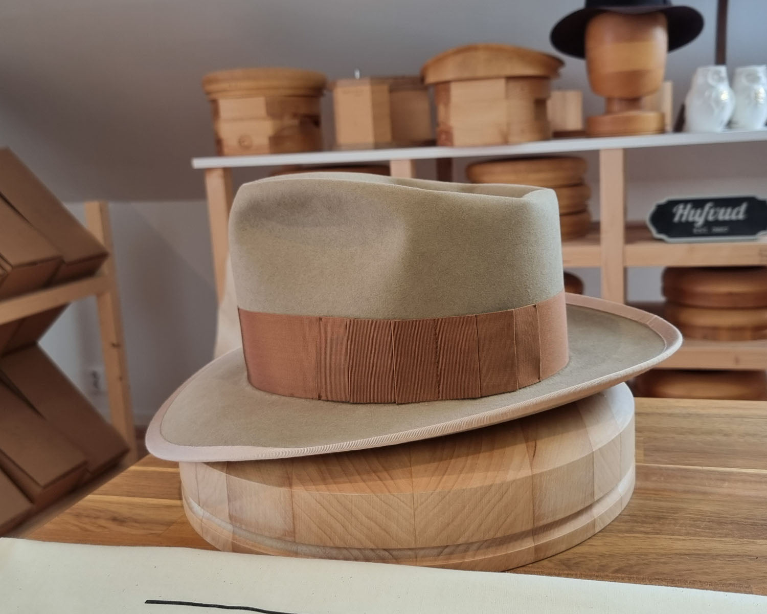 WHIPPET FEDORA | BEAVER FIFTY | FAWN COLOR | SIZE 62, US 7 3/4
