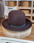 OPEN CROWN PLAYBOY | BEAVER THIRTY | DARK BROWN RUST COLOR | SIZE 59, US 7 3/8