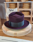 BOGART Maltese Falcon FEDORA | RABBIT & HARE DELUXE BLEND | PLUM COLOR | SIZE 59, US 7 3/8 - Hufvud