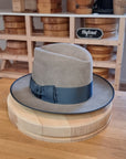 CAGNEY FEDORA | 50X BEAVER BLEND | STONE COLOR | SIZE 61, US 7 5/8