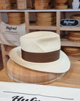 CAGNEY FEDORA | HAND WOVEN ECUADORIAN STRAW | NATURAL COLOR | SIZE 57, US 7 1/8 - Hufvud