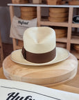 CAGNEY FEDORA | HAND WOVEN ECUADORIAN STRAW | NATURAL COLOR | SIZE 58, US 7 1/4 - Hufvud
