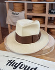 CAGNEY FEDORA | HAND WOVEN ECUADORIAN STRAW | NATURAL COLOR | SIZE 58, US 7 1/4 - Hufvud