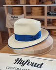 CAGNEY FEDORA | HAND WOVEN ECUADORIAN STRAW | NATURAL COLOR | SIZE 59, US 7 3/8 - Hufvud