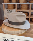 LEIFUR Adventure FEDORA | 5X BEAVER | LIGHT FAWN COLOR | WESTERN WEIGHT | SIZE 58, US 7 1/4 - Hufvud