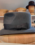 LEIFUR Adventure FEDORA | BEAVER TWENTY | CHARCOAL COLOR | WESTERN WEIGHT | SIZE 61, US 7 5/8 - Hufvud