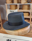 LEIFUR Adventure FEDORA | BEAVER TWENTY | CHARCOAL COLOR | WESTERN WEIGHT | SIZE 61, US 7 5/8 - Hufvud