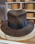 LEIFUR Lucky FEDORA | BEAVER HUNDRED | SABLE BROWN COLOR | SIZE 57, US 7 1/8 - Hufvud