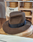 LEIFUR Lucky FEDORA | BEAVER HUNDRED | SABLE BROWN COLOR | SIZE 58, US 7 1/4 - Hufvud
